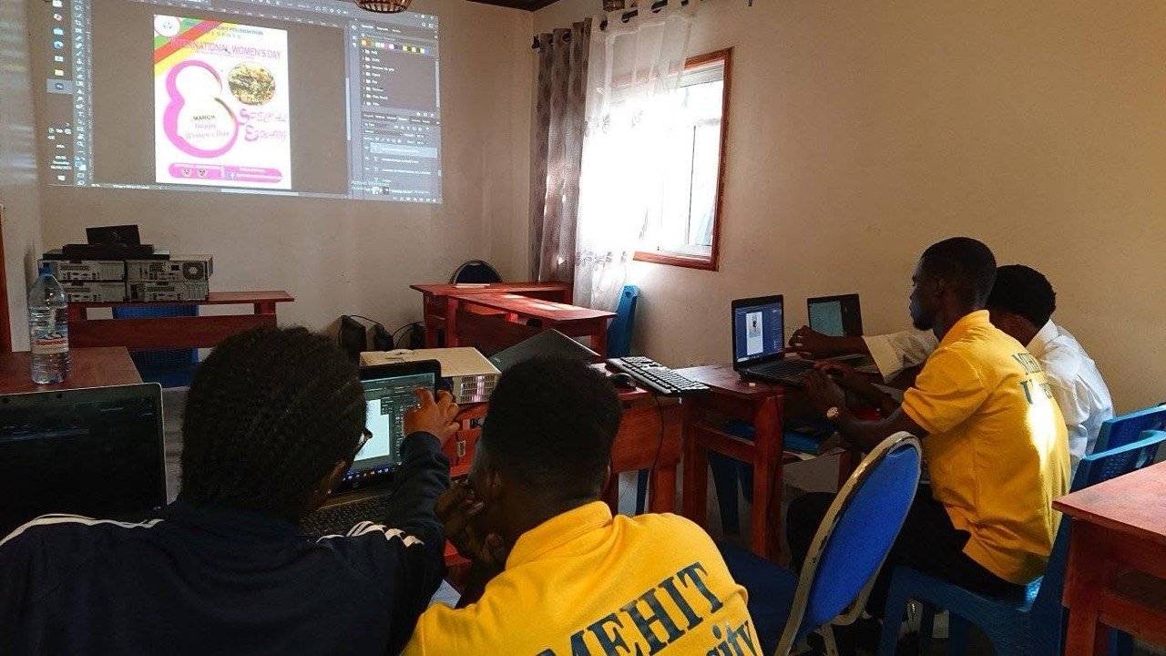 MEHIT students presenting a business or innovation idea
